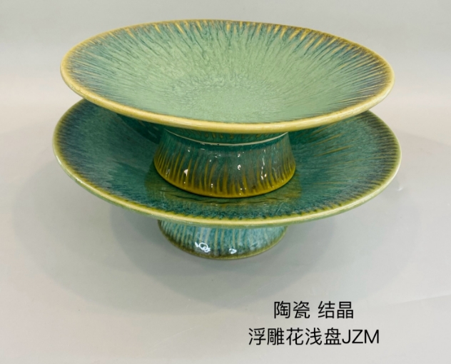 浮雕花浅盘（结晶玉绿）
