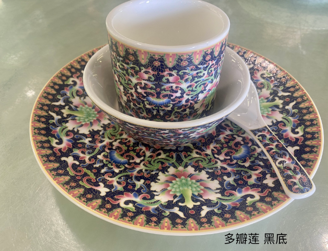 多瓣莲黑底