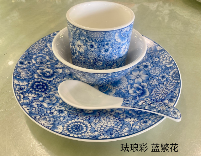 珐琅彩蓝繁花
