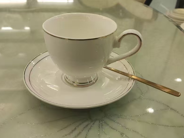 带勺香港式黄金杯碟